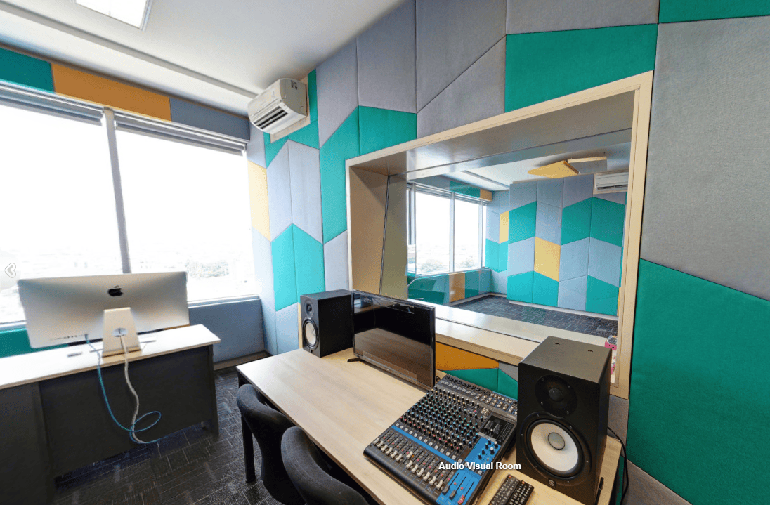 Ruang audio visual kampus binus
